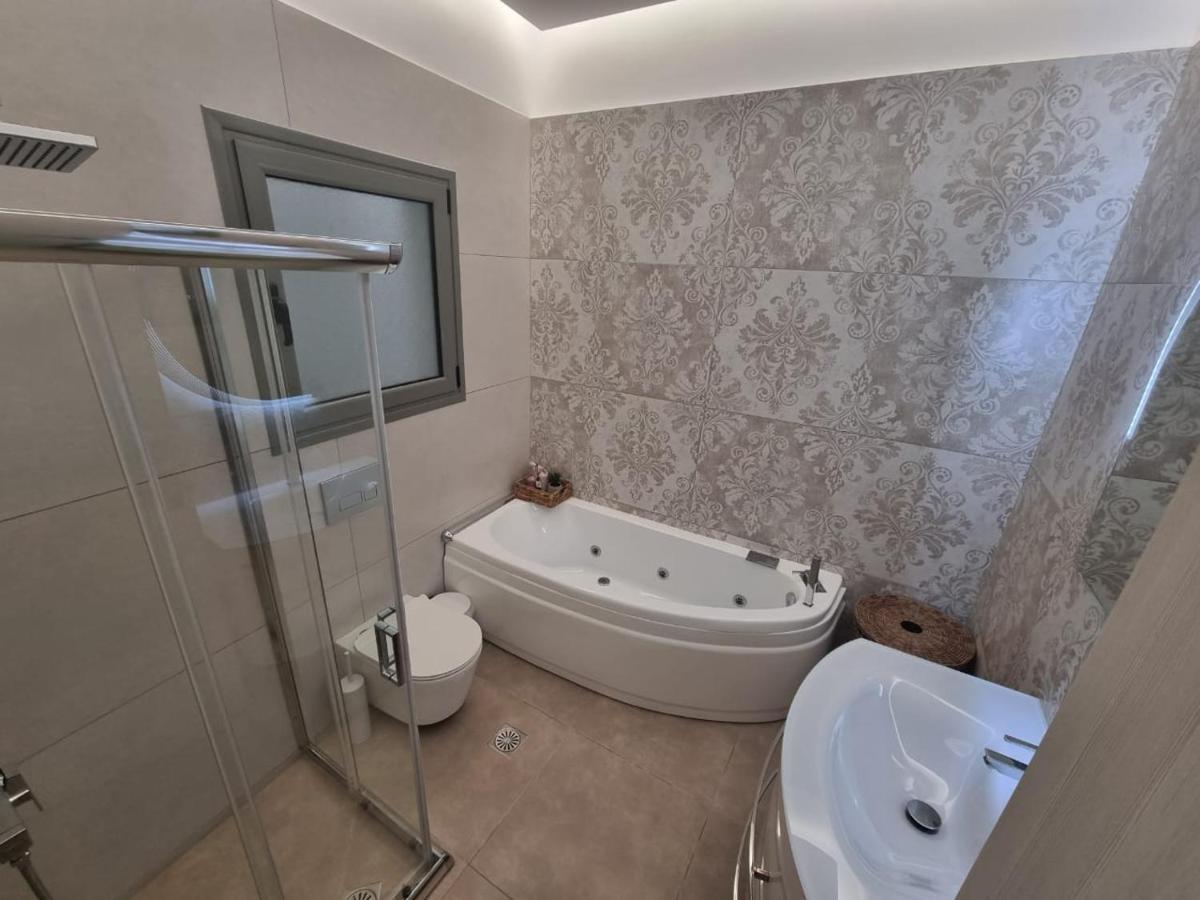 Agora Luxury Apartment 1 ルートラキ エクステリア 写真