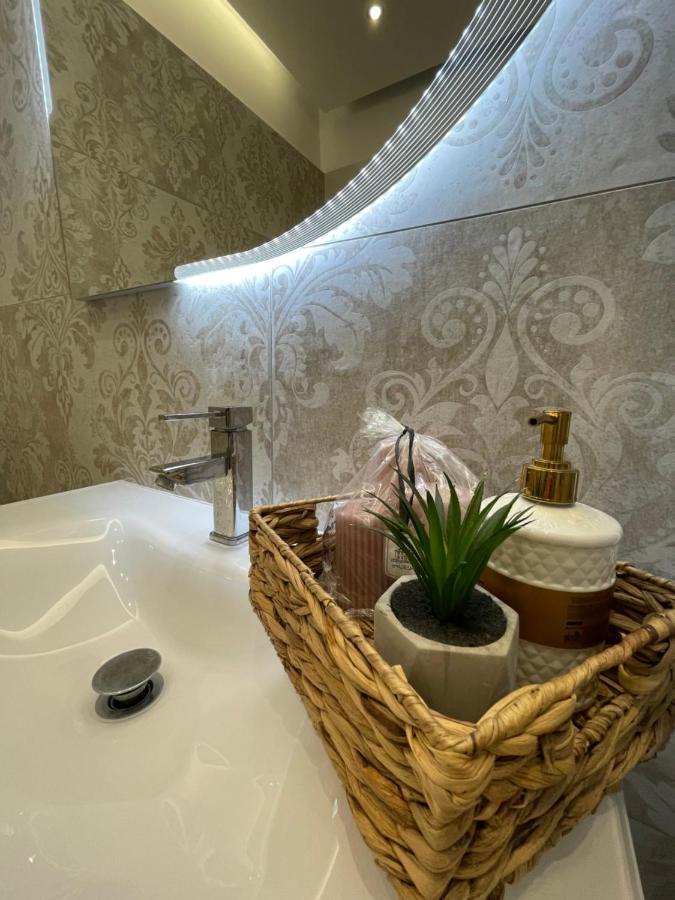 Agora Luxury Apartment 1 ルートラキ エクステリア 写真
