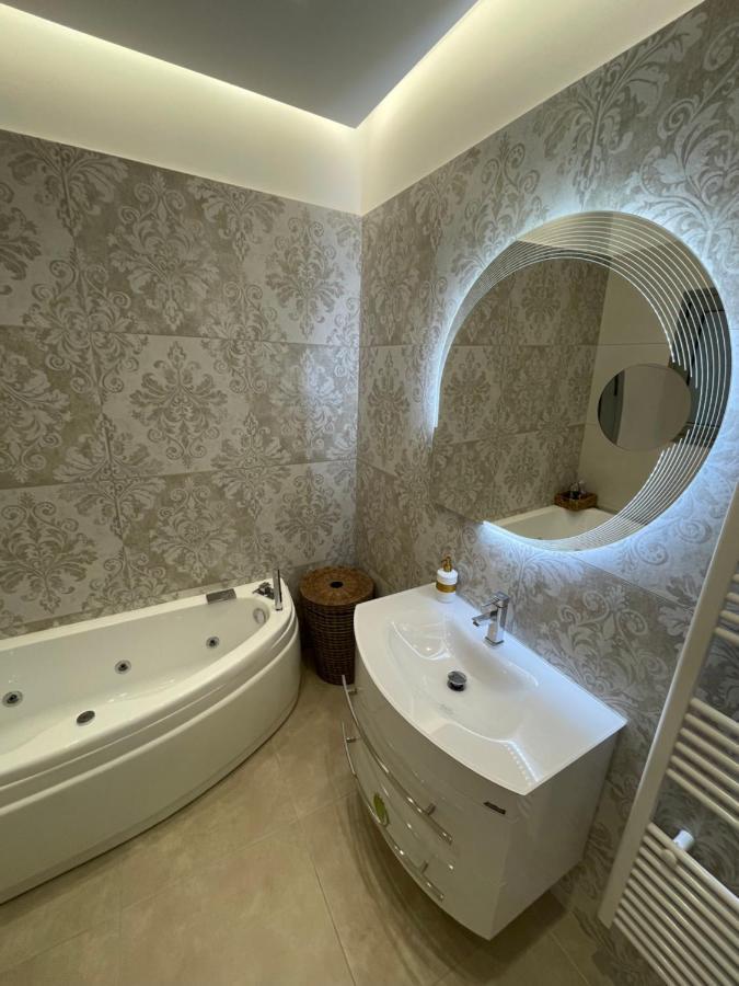 Agora Luxury Apartment 1 ルートラキ エクステリア 写真