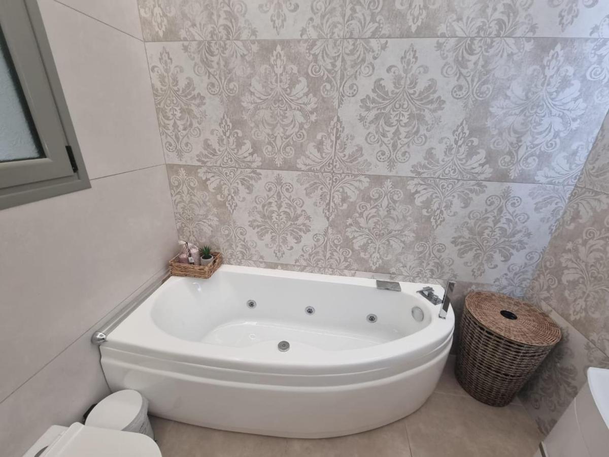 Agora Luxury Apartment 1 ルートラキ エクステリア 写真